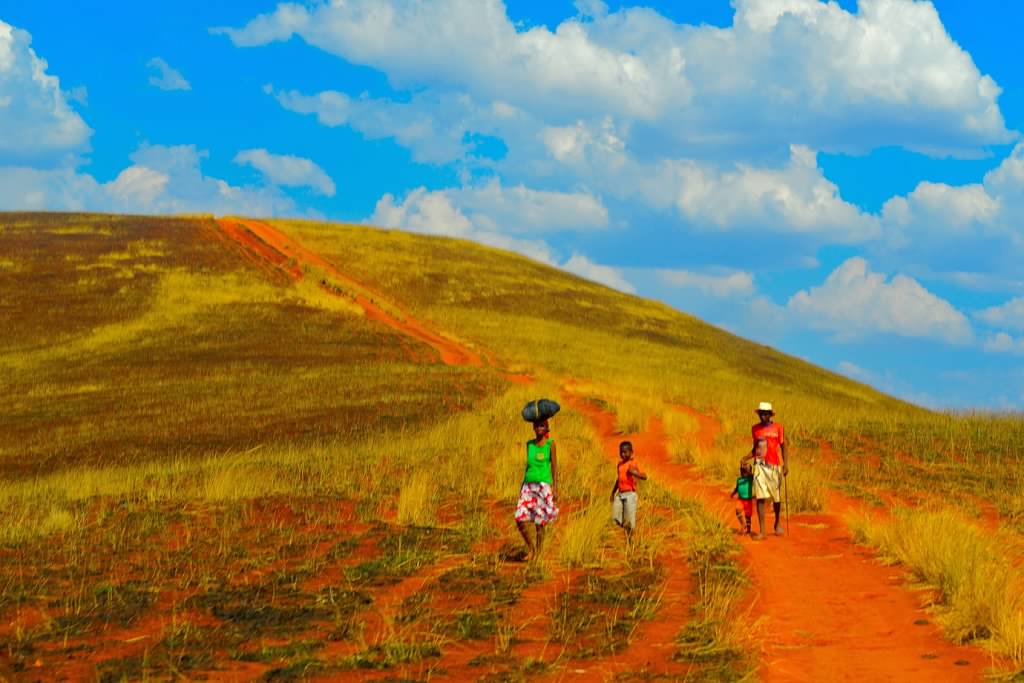 Malagasy family in the road